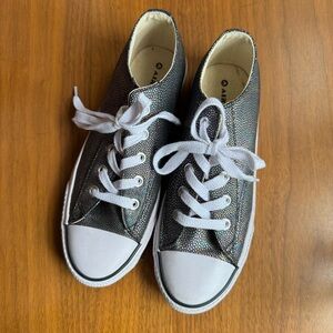 AIRWALK “Legacee” Iridescent Silver Lace Up Sneakers size 8.5 women’s EUC